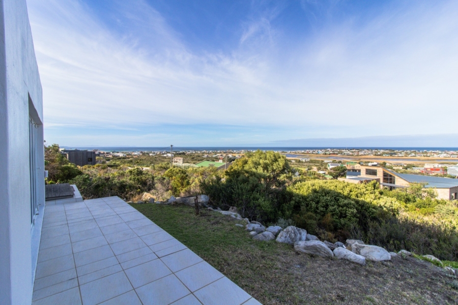 To Let 6 Bedroom Property for Rent in Bettys Bay Western Cape